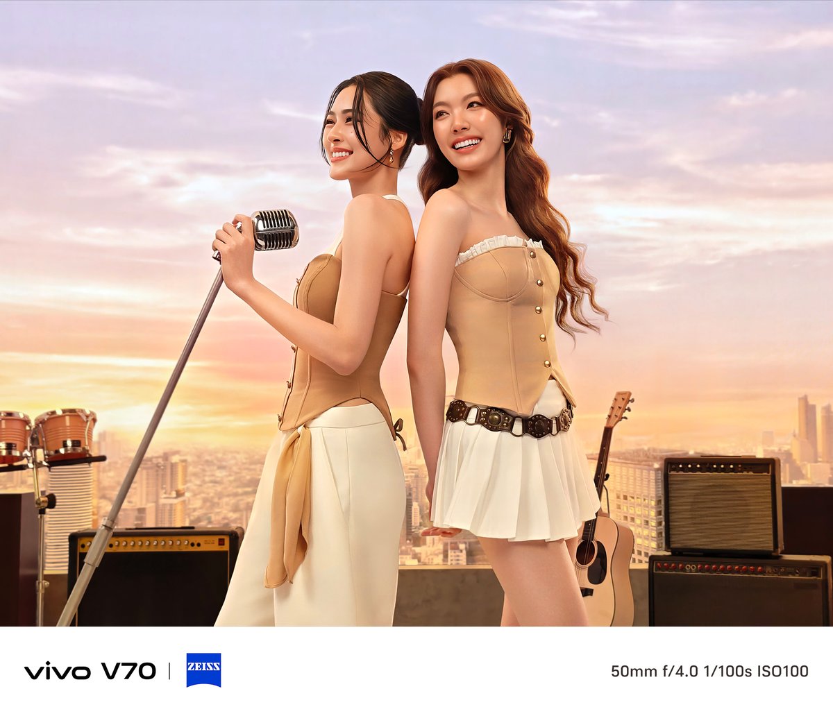 เมื่อพี่หลิงกับน้องออมยืนข้างกัน 💙 ก็เสกช็อตคู่กันซะเลย ด้วย vivo V70 ที่ระยะ 50 มม. สวยสมมงลูกรักพระเจ้า 🪄✨

📍 รับชม Live งานเปิดตัว วันพฤหัสบดีที่ 26 ก.พ. 69 เวลา 16.00 น. เป็นต้นไป
👉 กดติดตามได้ที่ bit.ly/vivoV70-XLive

#vivoV70 #เสกช็อตลูกรักพระเจ้า #vivoV70xLingOrm