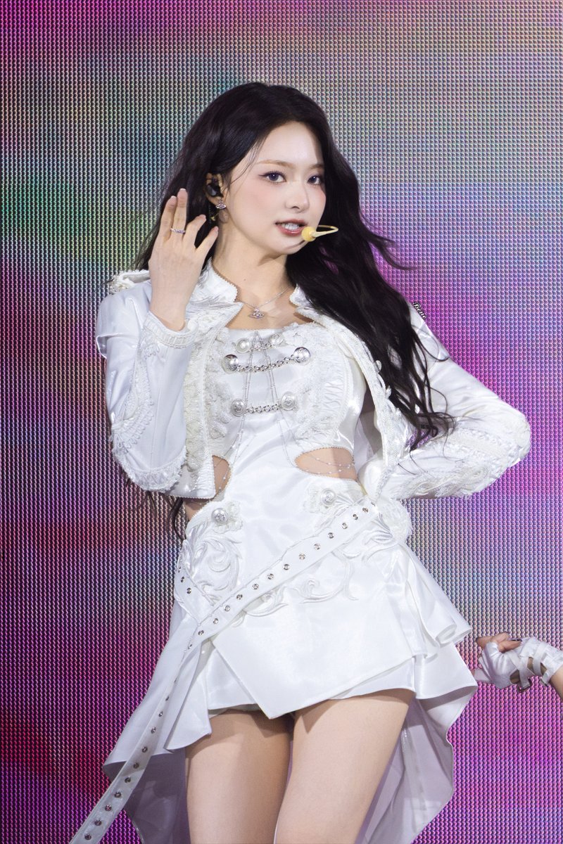 Bene_0601's tweet photo. 260130 이나경 NOW TOMORROW ENCORE HQ

#프로미스나인 #fromis_9 #이나경 #LeeNaGyung https://t.co/AollRsbSTd