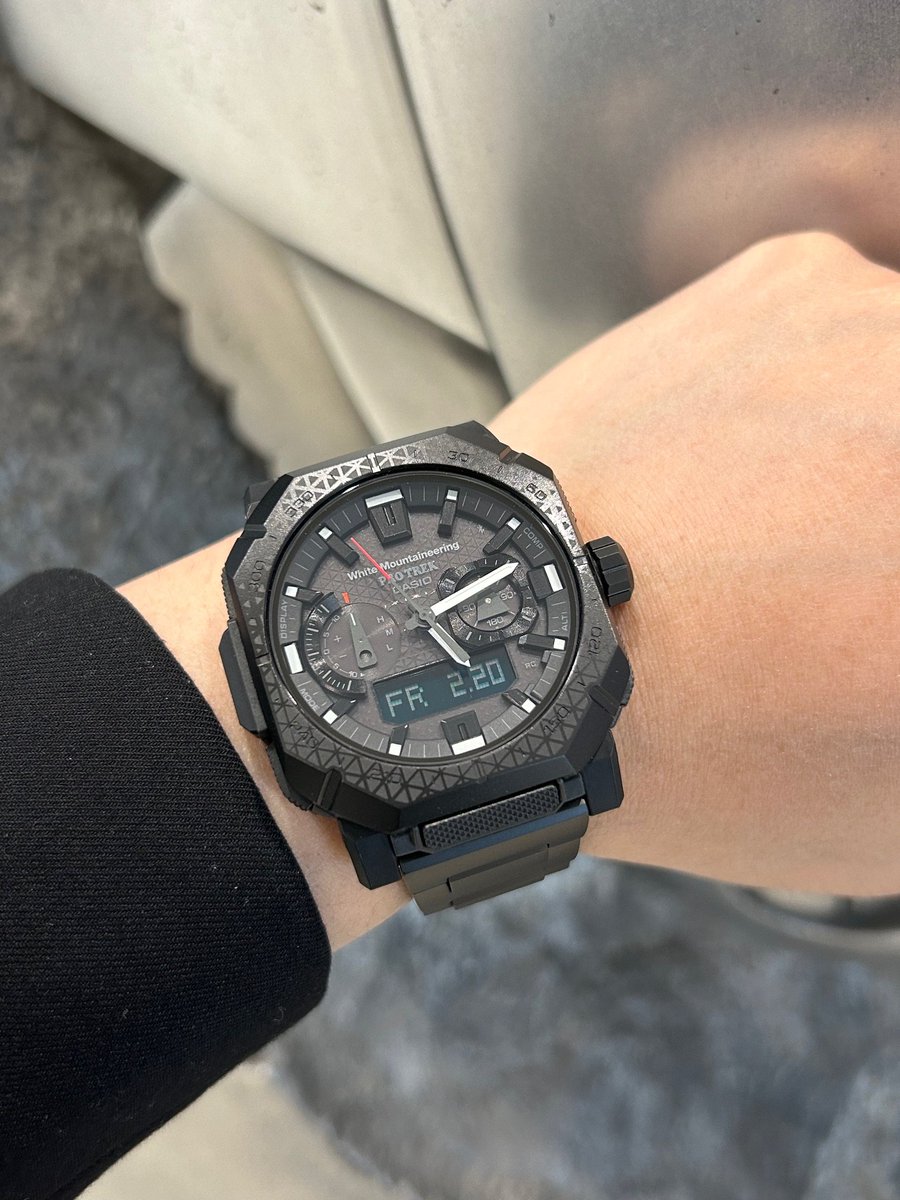 ISUZUGTime's tweet photo. 前作は速完売のPROTREK×White Mountaineering® 🗻
今回は高級モデルベースとなって襲来❗️
軽量で快適な新型チタンバンド採用✨
アイコニックなトライアングルパターンが目を引く限定品🤩
PRW-B1000WM-1JR
#プロトレック #PROTREK #CASIO #カシオ #アウトドア #キャンプ #山
https://t.co/uthJoScVJh https://t.co/5K1DKGIAux
