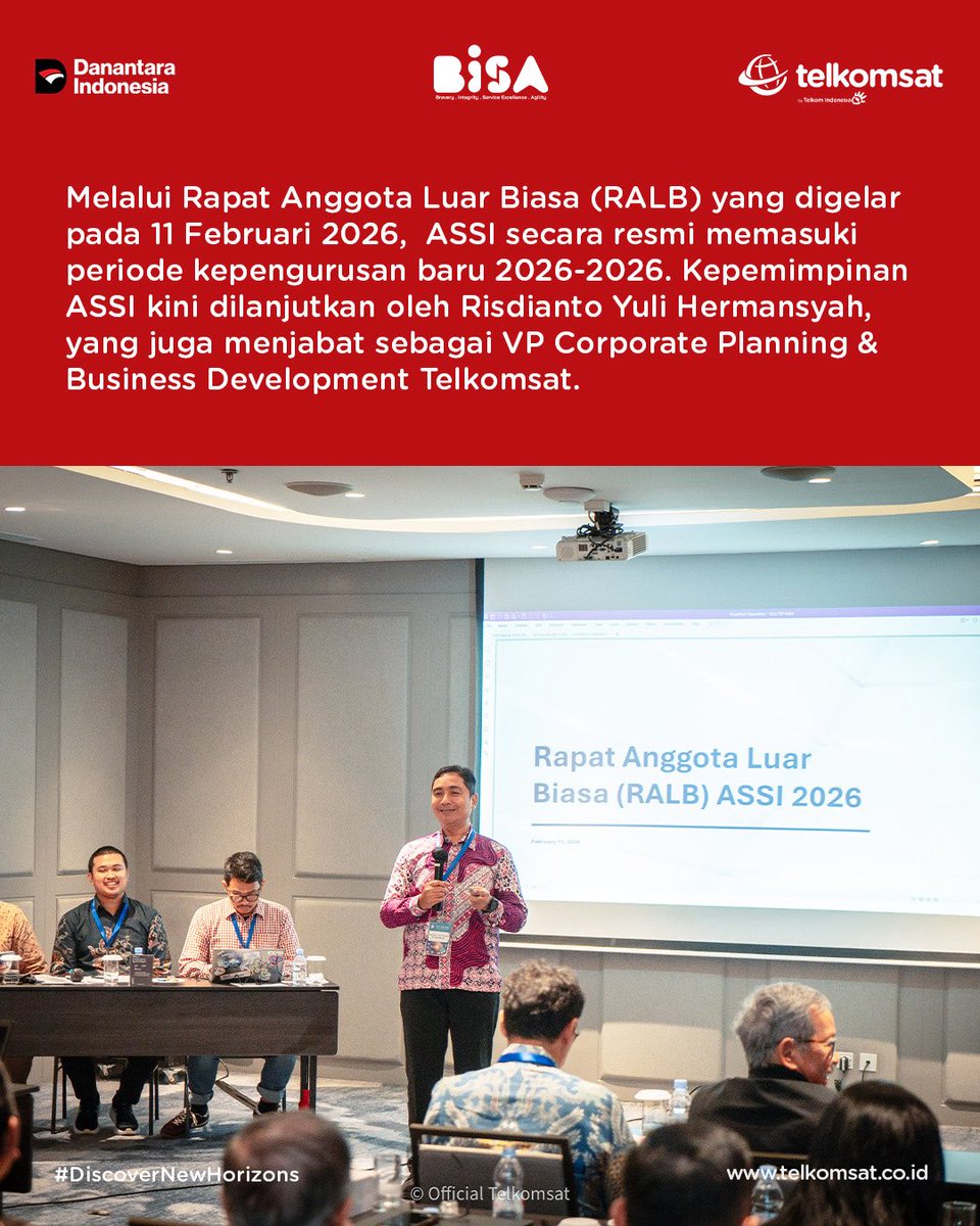 telkomsat's tweet photo. Telkomsat kembali menegaskan komitmennya dalam penguatan industri satelit nasional melalui keterlibatan aktif dalam Rapat Anggota Luar Biasa (RALB) Asosiasi Satelit Indonesia (ASSI). 

Dalam RALB tersebut, ASSI secara resmi memasuki periode kepengurusan baru 2026–2029. Kepemimpinan ASSI kini dilanjutkan oleh Risdianto Yuli Hermansyah, yang juga menjabat sebagai VP Corporate Planning & Business Development Telkomsat. 

Bagi Telkomsat, keterlibatan dalam kepengurusan ASSI merupakan bagian dari komitmen perusahaan untuk berkontribusi aktif dalam pengembangan industri satelit & antariksa Indonesia. 

Baca Selengkanya : https://t.co/Mp15pIxqHy

#DiscoverNewHorizons