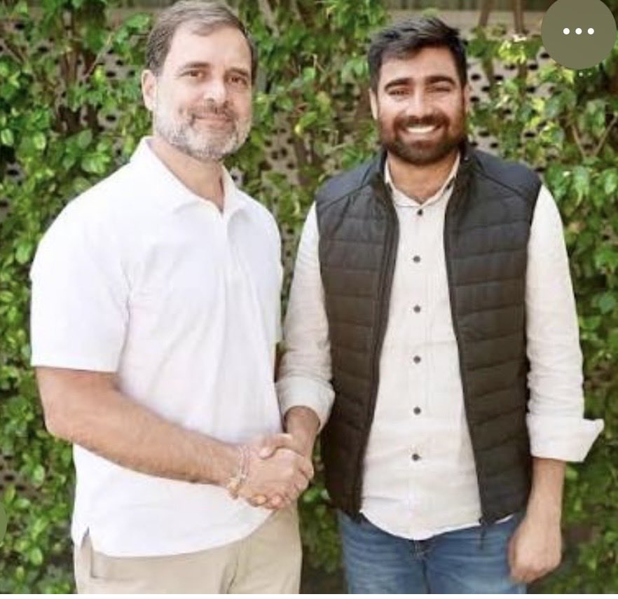Rajsthanikaka's tweet photo. राजस्थान से पहली बार कोई NSUI से राष्ट्रीय अध्यक्ष बना है 
रगड़ाई से निकले युवा @VinodJakharIN को मिली बड़ी कमान 
@SachinPilot 🙌❤️👊🙏 https://t.co/MXnwhrW3Vb