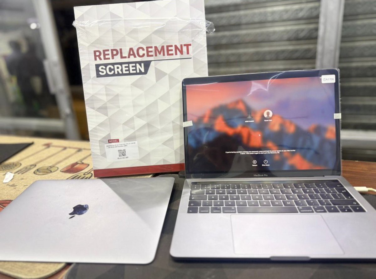 All MacBooks screen replacement 
(Full assembly screens)

Location: HH towers moi avenue 9th floor shop 907
Call/whtat’sApp 0719522260
