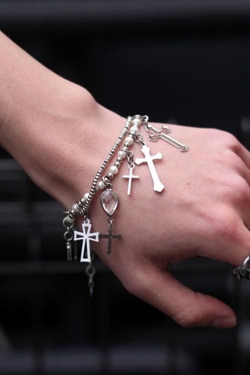 Mr.Children 桜井和寿氏着用】 10種類のクロスが連なった個性的な