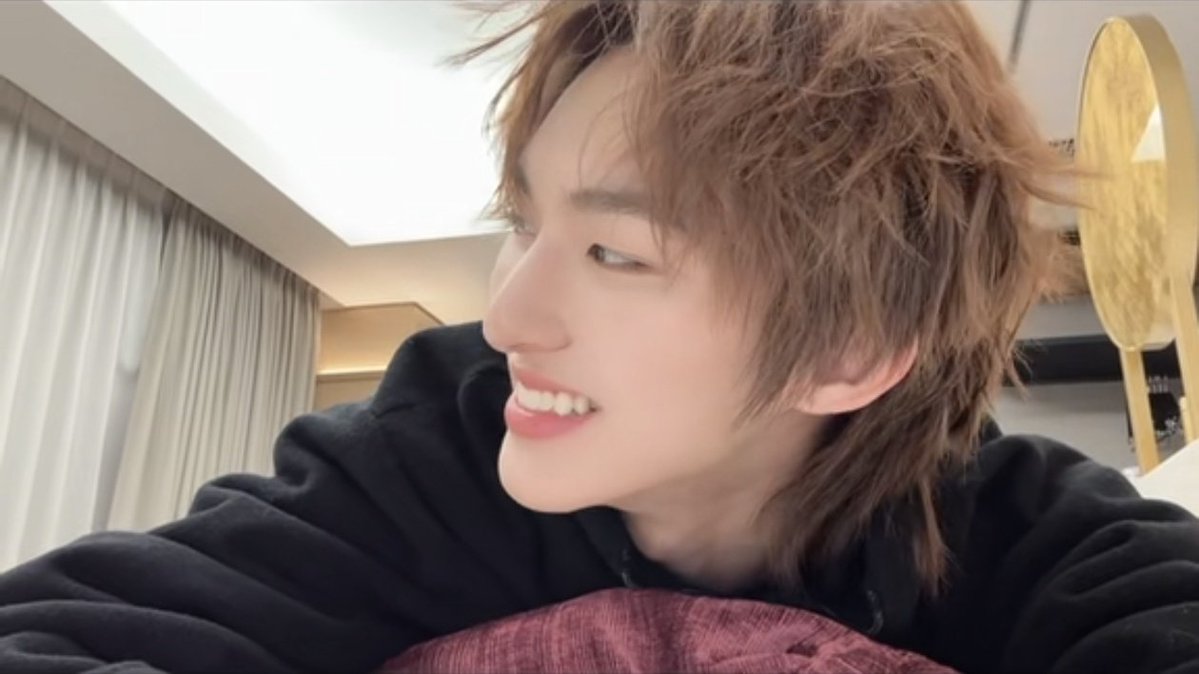 มีคนเบะปากใส่แฟร 
꒰ ⋆ #thomaskong  ; #โทมัสก้อง  ♡ ꒱