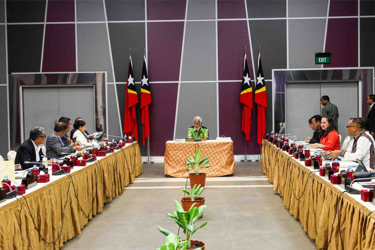 TimorMBO's tweet photo. The LMBO presented (20/02) to the Council of Ministers the Blue Economy Policy and Action Plan (2025–2035), a draft Decree-Law to establish a framework for marine spatial planning, and a draft Resolution on the Ocean Satellite Account. All were approved #BlueEconomy #TimorLeste. https://t.co/GgTuuLBuHG