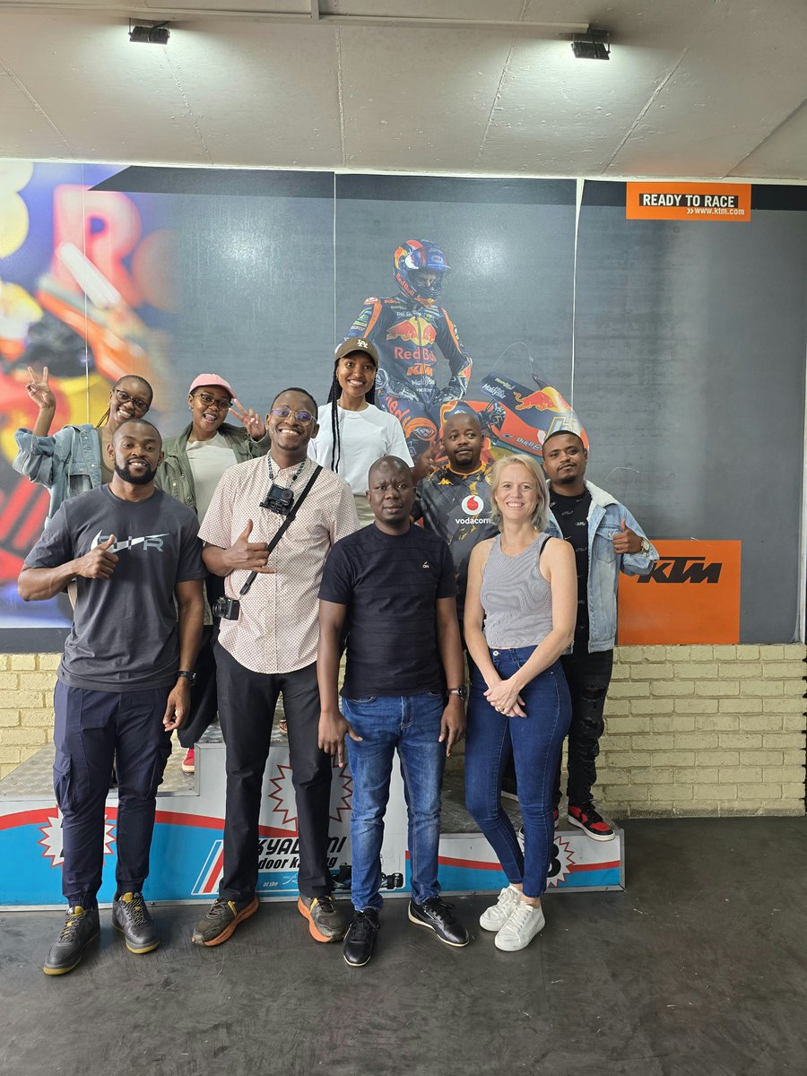 ExcelAtUni tweet media