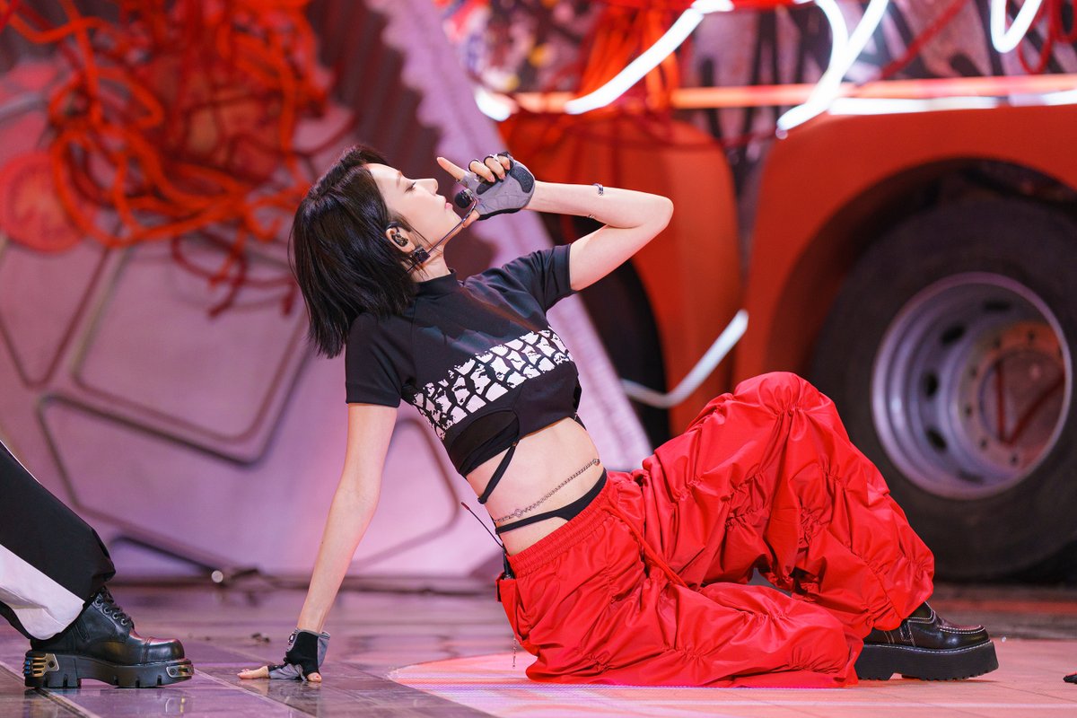 Sakura • 사쿠라 • 宮脇咲良 • サクラ 「251026」 📸 LE SSERAFIM • 르