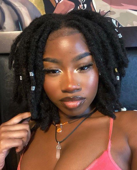 mide_io's tweet image. Which do you prefer?

Light skin                   or                Dark skin