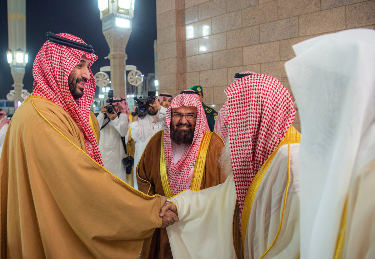 زار صاحب السمو الملكي الأمير محمد بن سلمان بن عبدالعزيز آل سعود ولي العهد رئيس مجلس الوزراء، اليوم المسجد النبوي، وأدى الصلاة في الروضة الشريفة، كما تشرف بالسلام على رسول الله صلى الله عليه وسلم، وعلى صاحبيه رضوان الله عليهما.

 وكان في استقبال سمو ولي العهد لدى وصوله الحرم