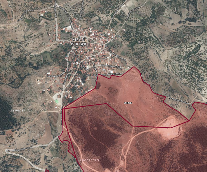 ⭕ #Bursa'da halkın itirazı yok sayıldı! 330 dönümlük dev alanda mahalleyi kapatacak plan ısrarı 

➖ Doğayı katlederek cezaevi inşa edilecek! 👇 

➖ 'Ben yaptım oldu' zihniyetinden vazgeçilmiyor.

➖ Cezaevini 'yatırım' olarak gören anlayış yurttaşın sesine her zamanki gibi