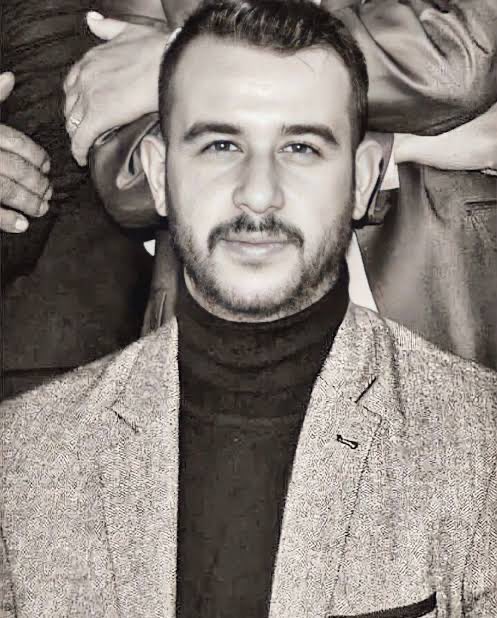 Fırat Yılmaz Çakıroğlu'nu şehadetinin sene-i devriyesinde rahmet ve dualarla anıyorum.
Ruhu şad mekanı cennet olsun inşallah 
#FıratYılmazÇakıroğlu