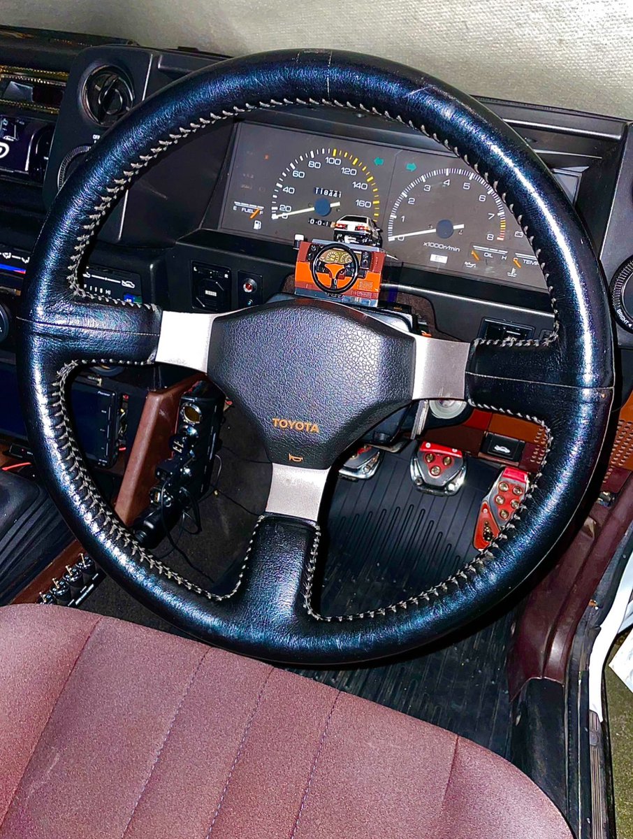 これリアリティあってカワイイね😀‼️ 僕のは純正ハンドルだけど