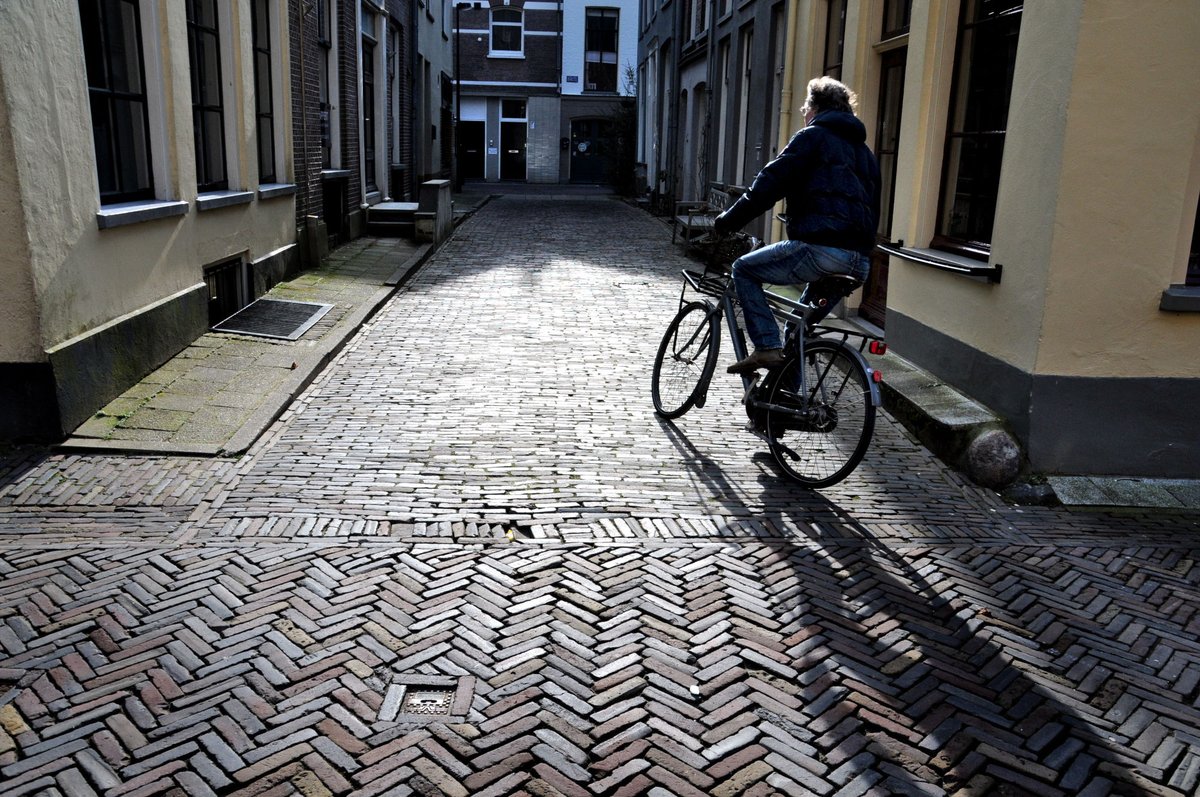 RonaldPumaPhoto's tweet photo. #Verwacht/#Expected: #StreetLife #383. #StreetPhotography #Netherlands. #fotografie #straatfotografie #photography #kunst #cultuur #art #culture. Photos from real life. 100% #photoshop free! NO #prompt #AI #KI #OpenAI #Midjourney #ChatGPT #Grok #Gemini #filters. https://t.co/xTdx19FWeY