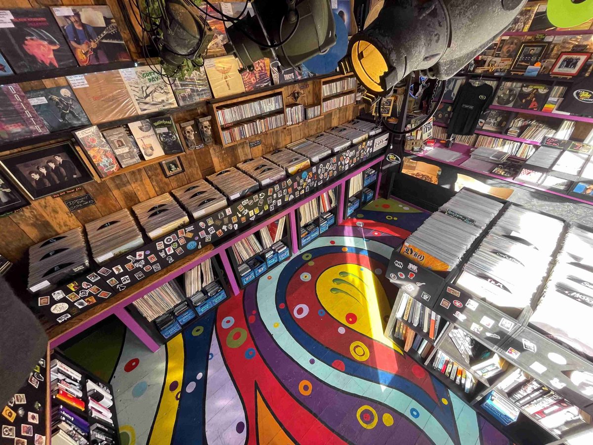 UK Record Shops tweet media