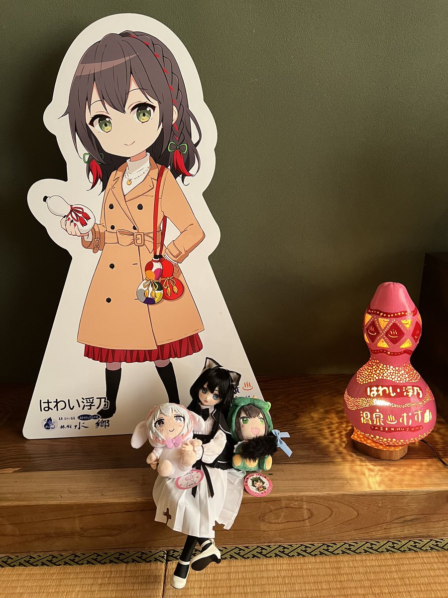 今日は水鄉に泊まります，こんなに温泉むすめグッズがいっぱいの部屋に