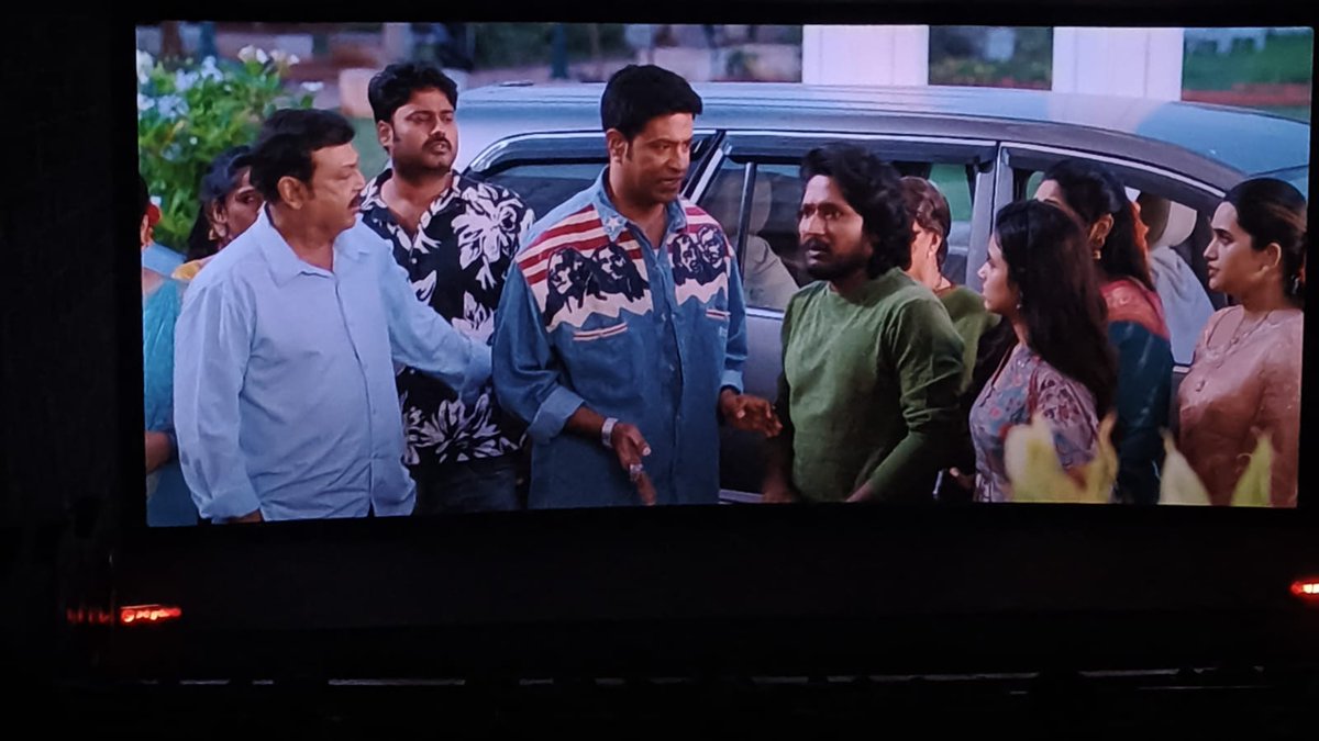 A superb entertainer #HeyBalwanth 👌

Suhas,naresh, Sudharshan and vennela kishore stands out 🔥🥁

A Blockbuster comedy 🤣