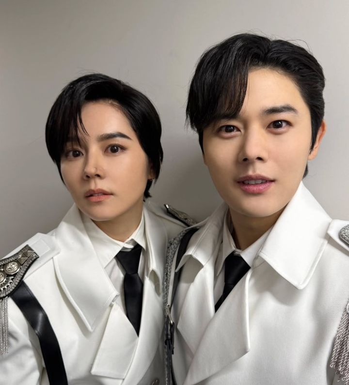 EntameKorea's tweet image. 本当のきょうだいじゃないの？　ハン・ガイン＆キム・ドンジュン、制服姿でそっくりビジュアル披露 ekr.chosunonline.com/site/data/html… 

女優ハン・ガインが、ZE：Aのメンバーで俳優としても活動しているキム・ドンジュンとそっくりのビジュアルを見せつけた。

#ハン・ガイン #キム・ドンジュン
#HanGain