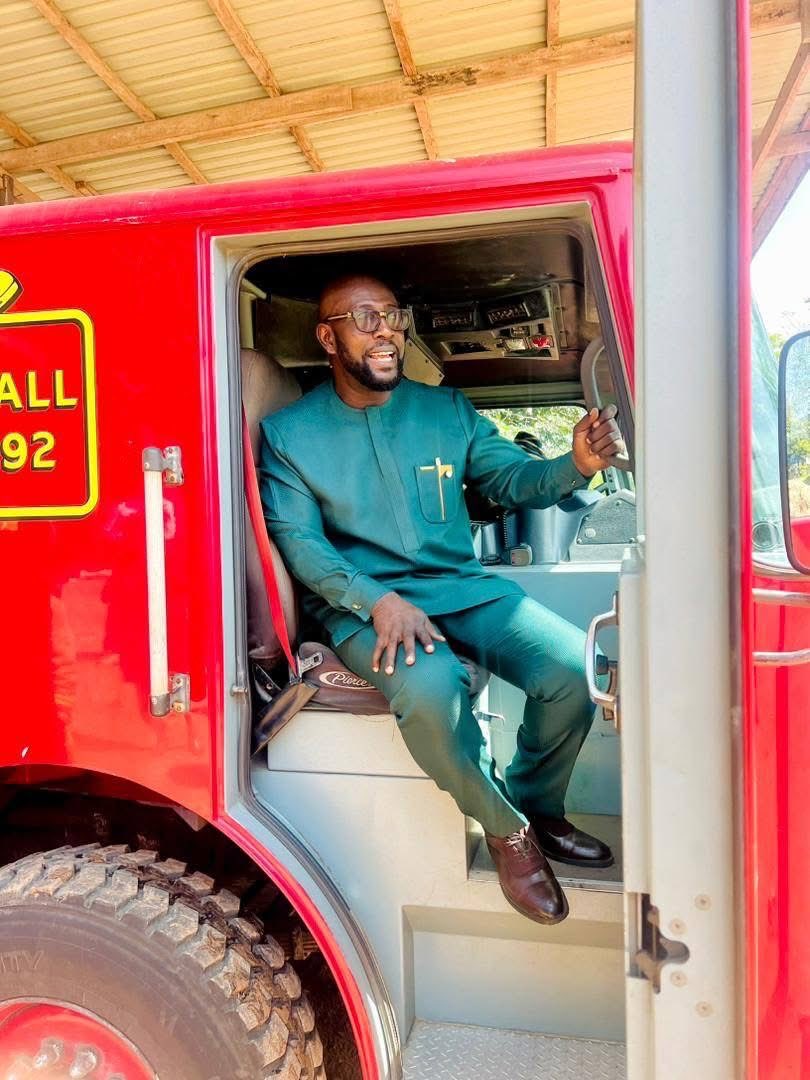 Sowah_Amasaman's tweet photo. paid a working visit to the Ghana National Fire Service, Amasaman, to inspect operations and test-drive the repaired fire tender.

We remain committed to strengthening firefighting capacity and supporting our personnel and retirees.

#GaWest
#NiiSowah https://t.co/Hob4od6LXl