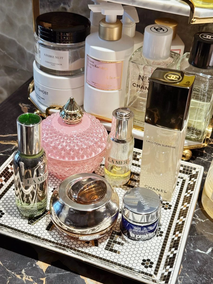 Violet___waves's tweet image. Beauty isn’t just a look, it’s a feeling💋