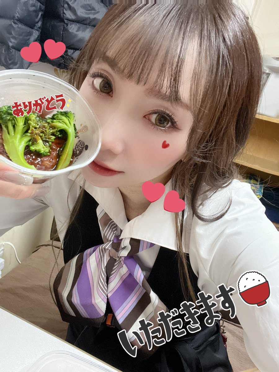 今日は ゆっきーにゃ❄️がハンバーグ 作ってきてくれたんだ(*◜༥