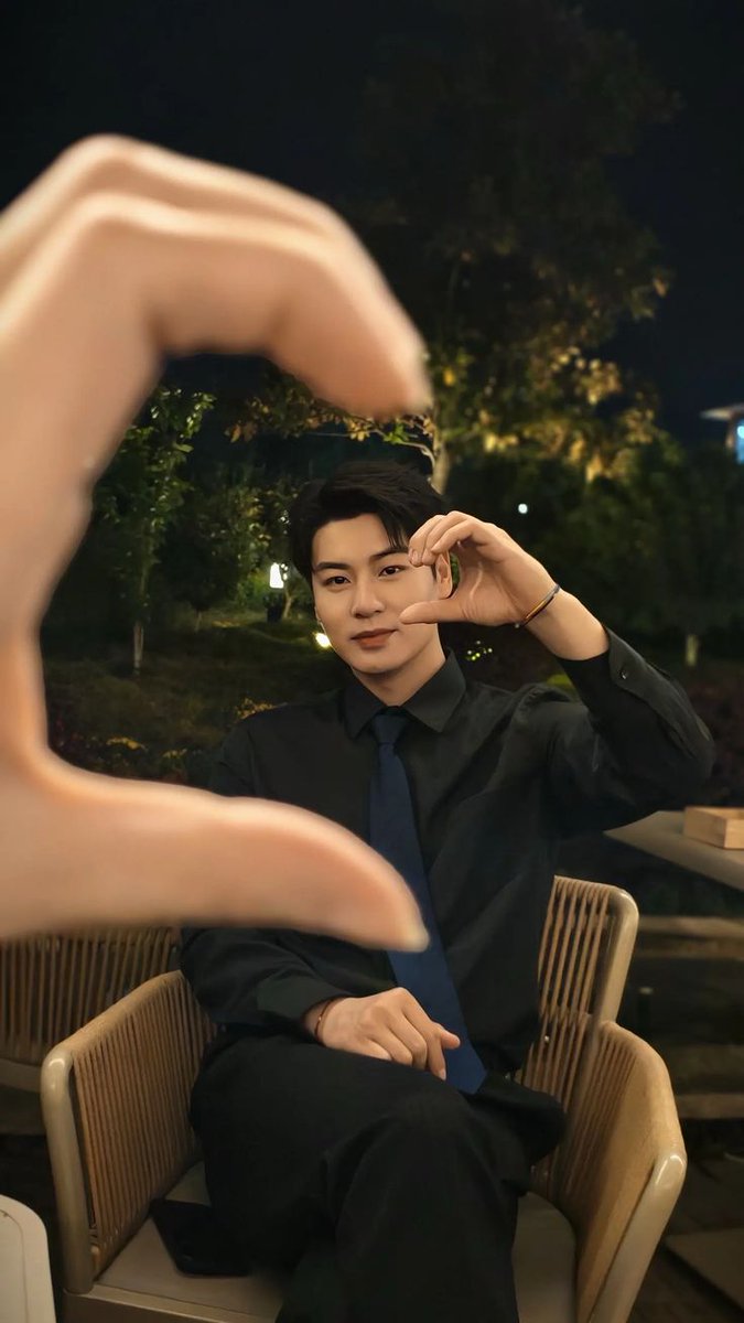 🚨 S B F tweet media