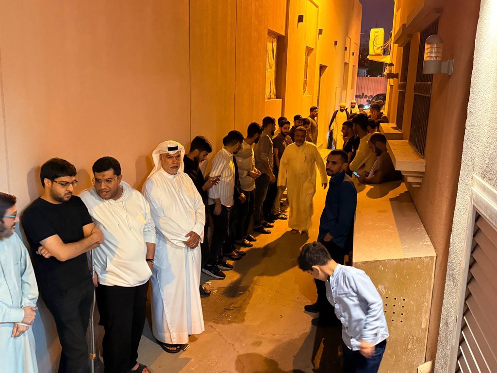 #الدراز : وفد من العلماء والنشطاء في زيارة رمضانية لمجلس المعتقل السيد علوي  السيد حسين المعتقل في سجن القرين التابع لقوة دفاع البحرين - ١ رمضان ١٤٤٧هـ

#البحرين