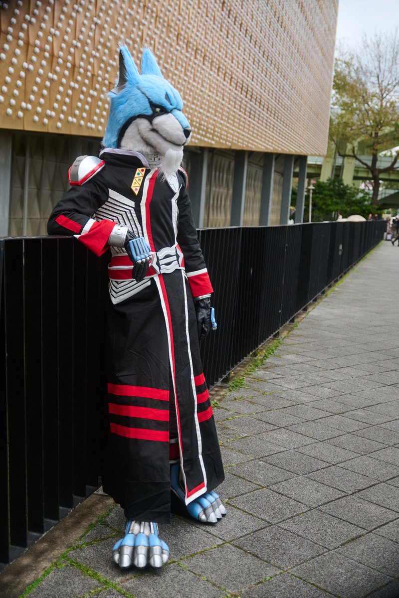 🏠😎🐺🌳🚉 今日の地球の街も平和だな。 The streets of Earth are