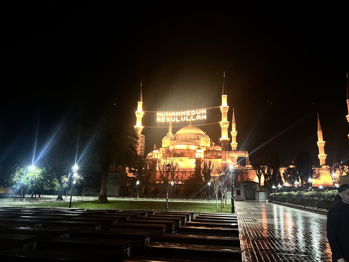 Leaf /// tweet media