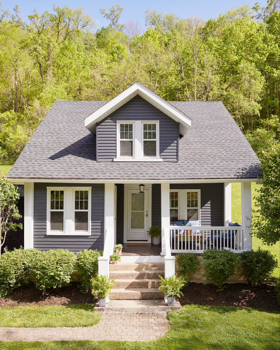 Los gringos explicando casas de bajos recursos.