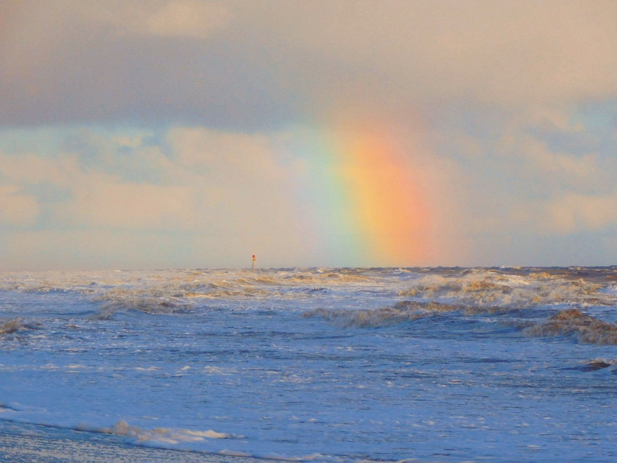 IanW1985's tweet image. A glimpse of #rainbow colour at Trusthorpe #loveukweather #seaside
