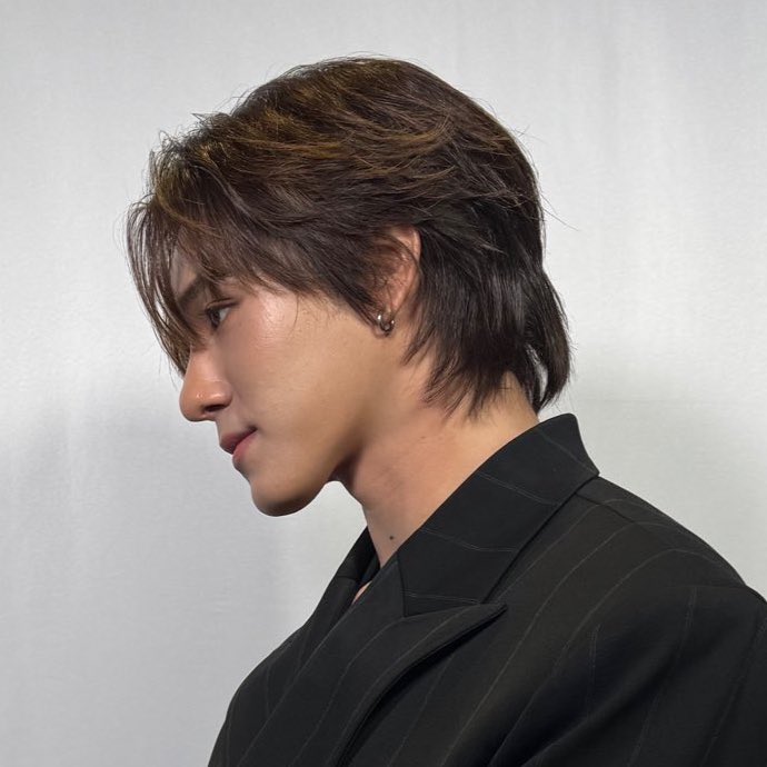 lilyrubyjk's tweet image. Bana bu şekilde baksaydı orada kelebeklerimle birlikte uçup dünyadan ayrılırdım çünkü napacaklarını bilemezler