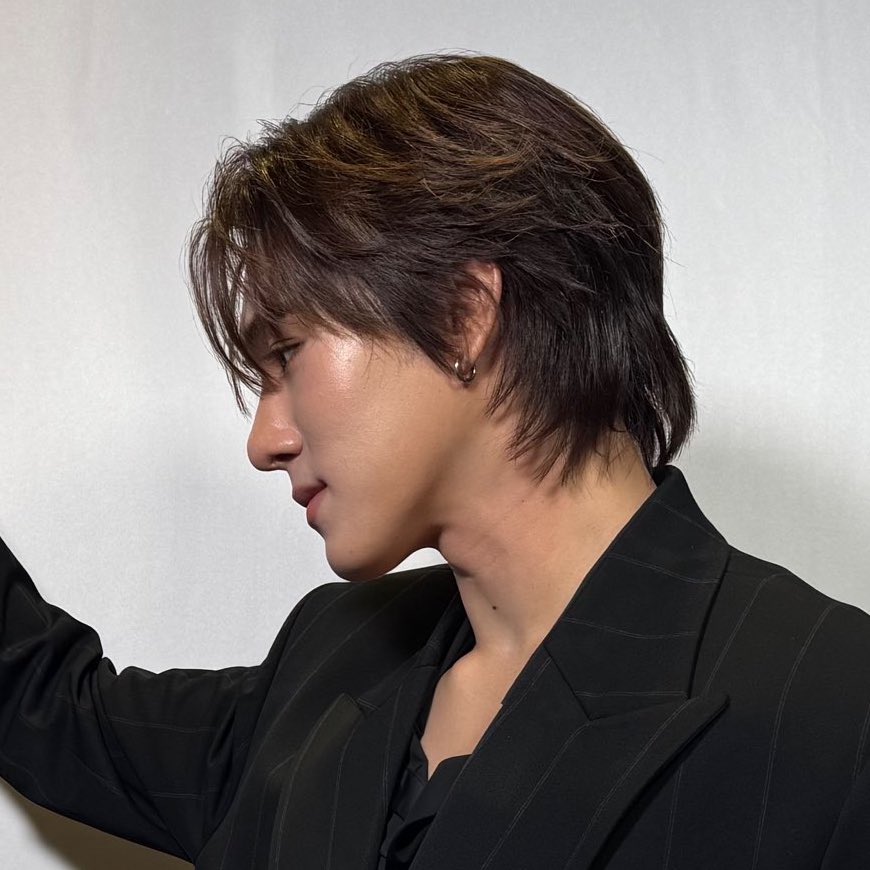 lilyrubyjk's tweet image. Bana bu şekilde baksaydı orada kelebeklerimle birlikte uçup dünyadan ayrılırdım çünkü napacaklarını bilemezler