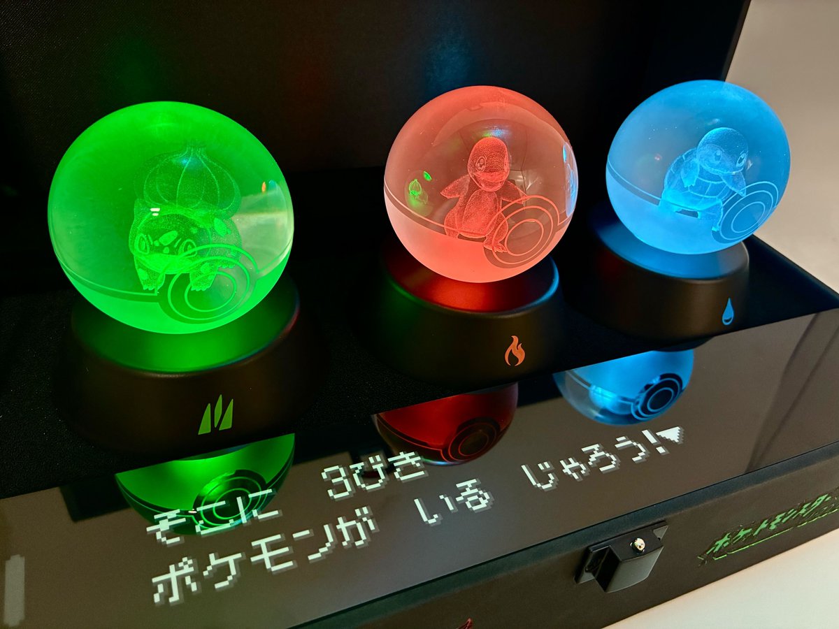 Genki_JPN's tweet image. Pokémon FireRed and LeafGreen special physical bundle will be available in Japan on the Pokémon Center Online!

- Glass Poké Ball set
- GBA replica packaging set
- One game download card
- Specially designed case
- Price is 19,800yen ($127)

pokemoncenter-online.com/9900000007430.…