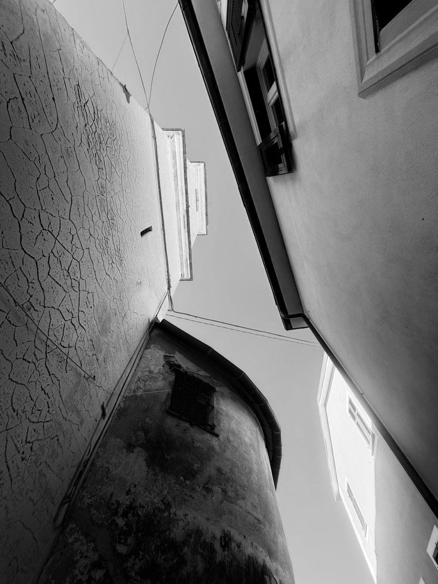Alonein43672278's tweet photo. #photography #blackandwhite #sansaturnino #italy https://t.co/GB6DWaHm7Y