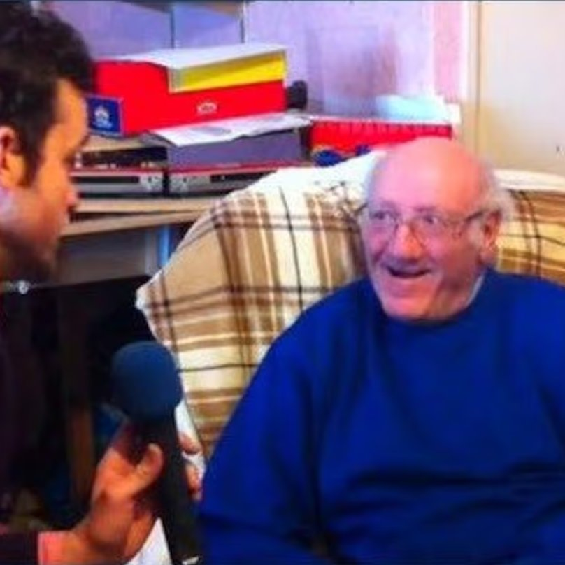 🇬🇧🥹📞PENDANT 10 ANS, IL ÉCOUTAIT TOUS LES JOURS LE MESSAGE VOCAL DE SA DÉFUNTE ÉPOUSE… UN JOUR IL L’EFFACE PAR ERREUR, ET 11 INGÉNIEURS TÉLÉCOMS TRAVAILLENT 3 JOURS POUR LE RÉCUPÉRER.

Stan Beaton, de Mirfield au Royaume-Uni, gardait précieusement depuis plus de 20 ans la voix