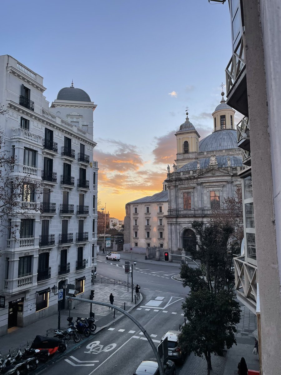 andreahlland's tweet image. yo por aquí si que no paso