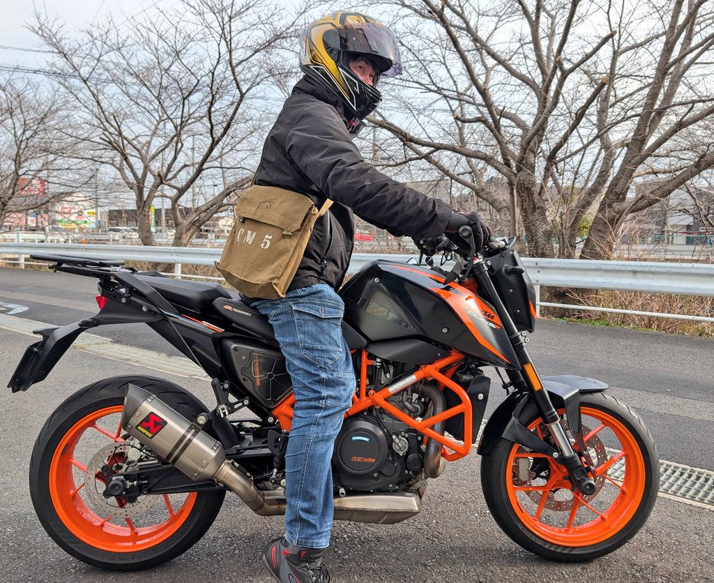 UsF4zcRc4YoPw1u's tweet photo. 夫も、午後から遊びタイム✨
久しぶりにKTMでお出かけ〜
#KTM
#690DUKE
#バイク https://t.co/8I7jfiwmwD