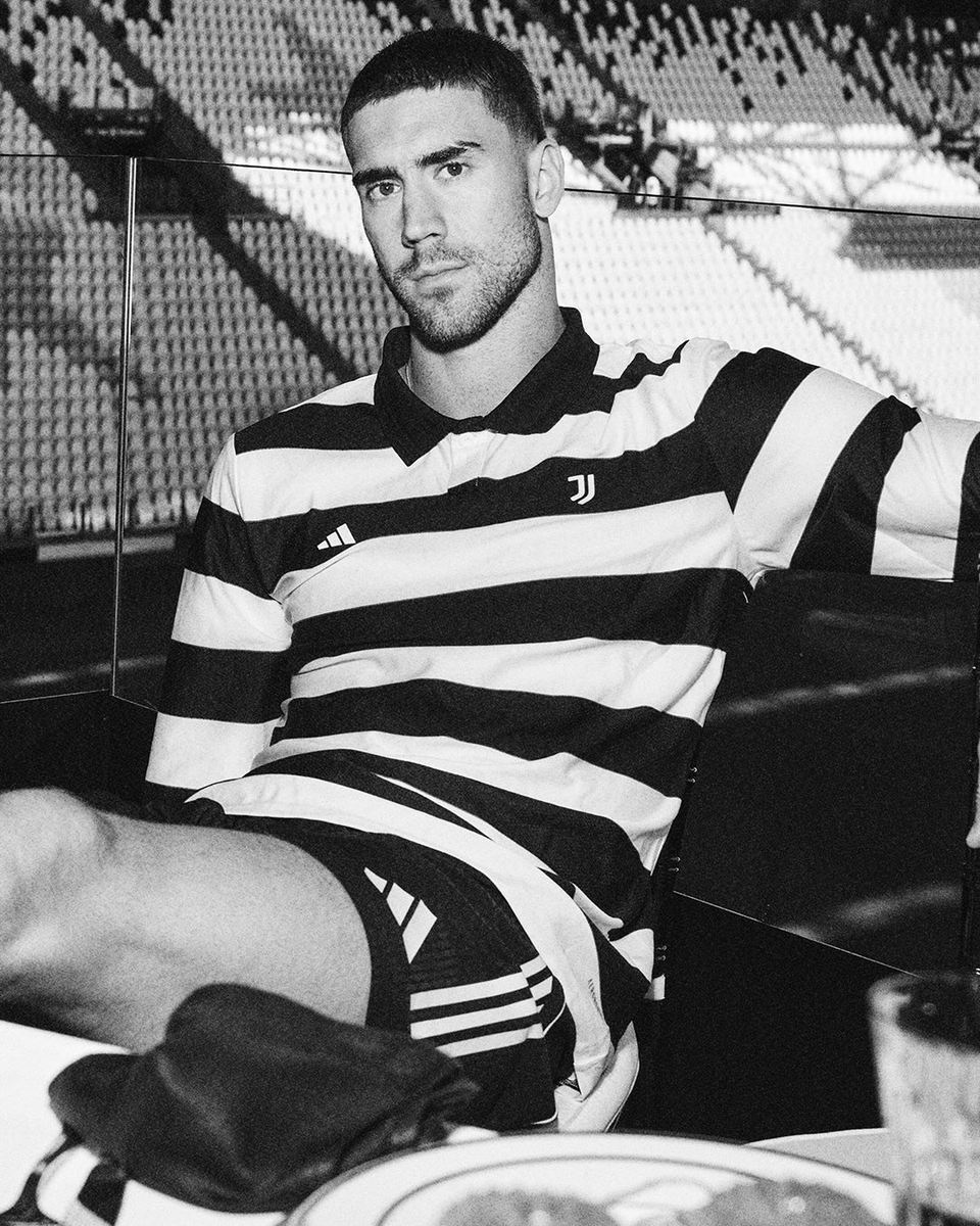 opaleak's tweet photo. Juventus x Sgura drop a new retro-inspired fourth kit. https://t.co/X4fJODEbKF