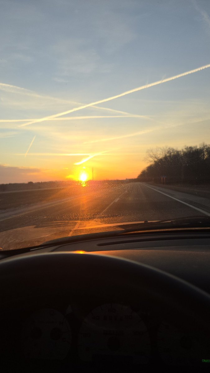 An iowa sunrise with lovely chem trails🫠