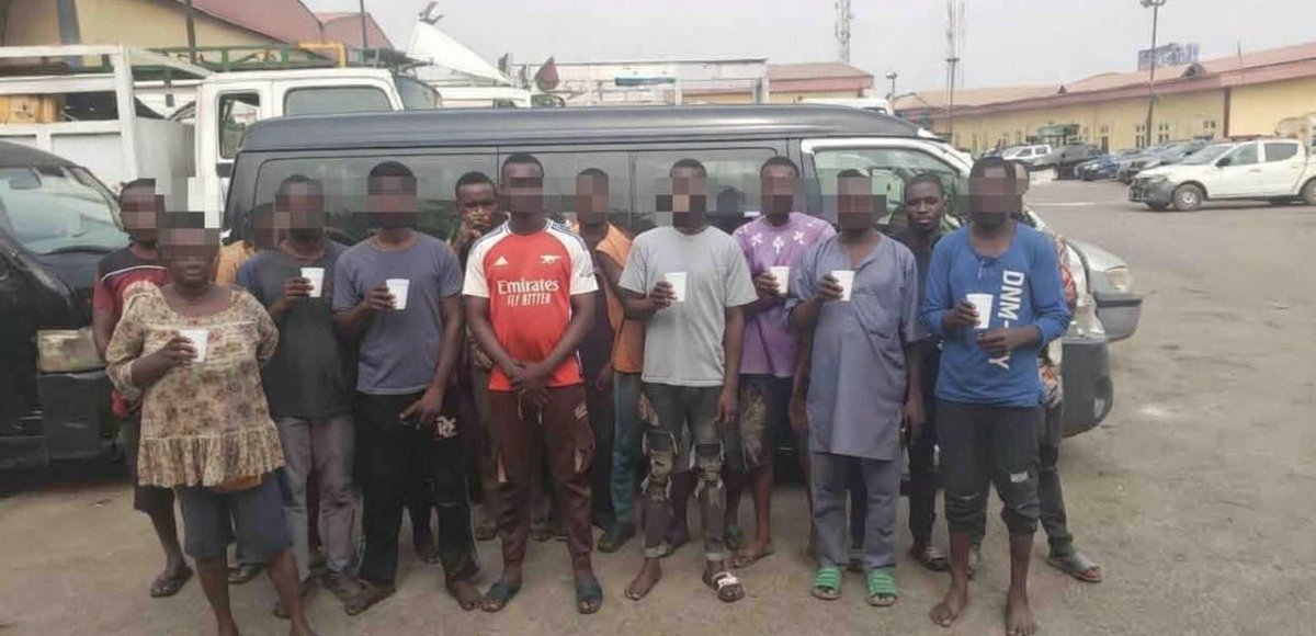 Guess who is not holding a cup among them 😭😂