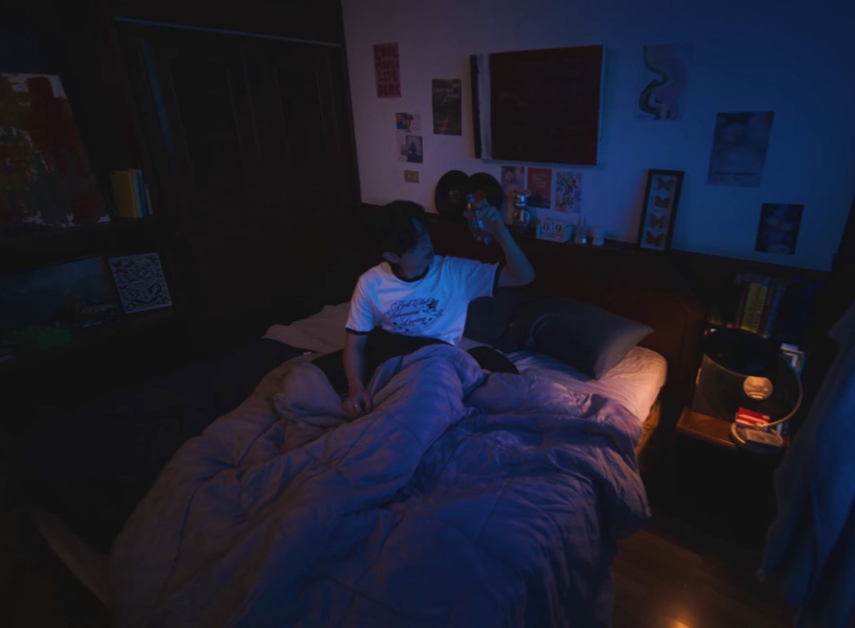 gthn0103's tweet image. mv story เค้าแปลกใหม่ดีมากอะ พระเอกกินของไหว้ กินน้ำแดง เอาน้ำแดงไปคืน เอาไดโนเสาร์ไปไหว้ขอโทษเจ้าที่ จะบ้าาา😂

#tthomastc @tthomastc
#CHiLLiZ_มอญซ่อนผ้า