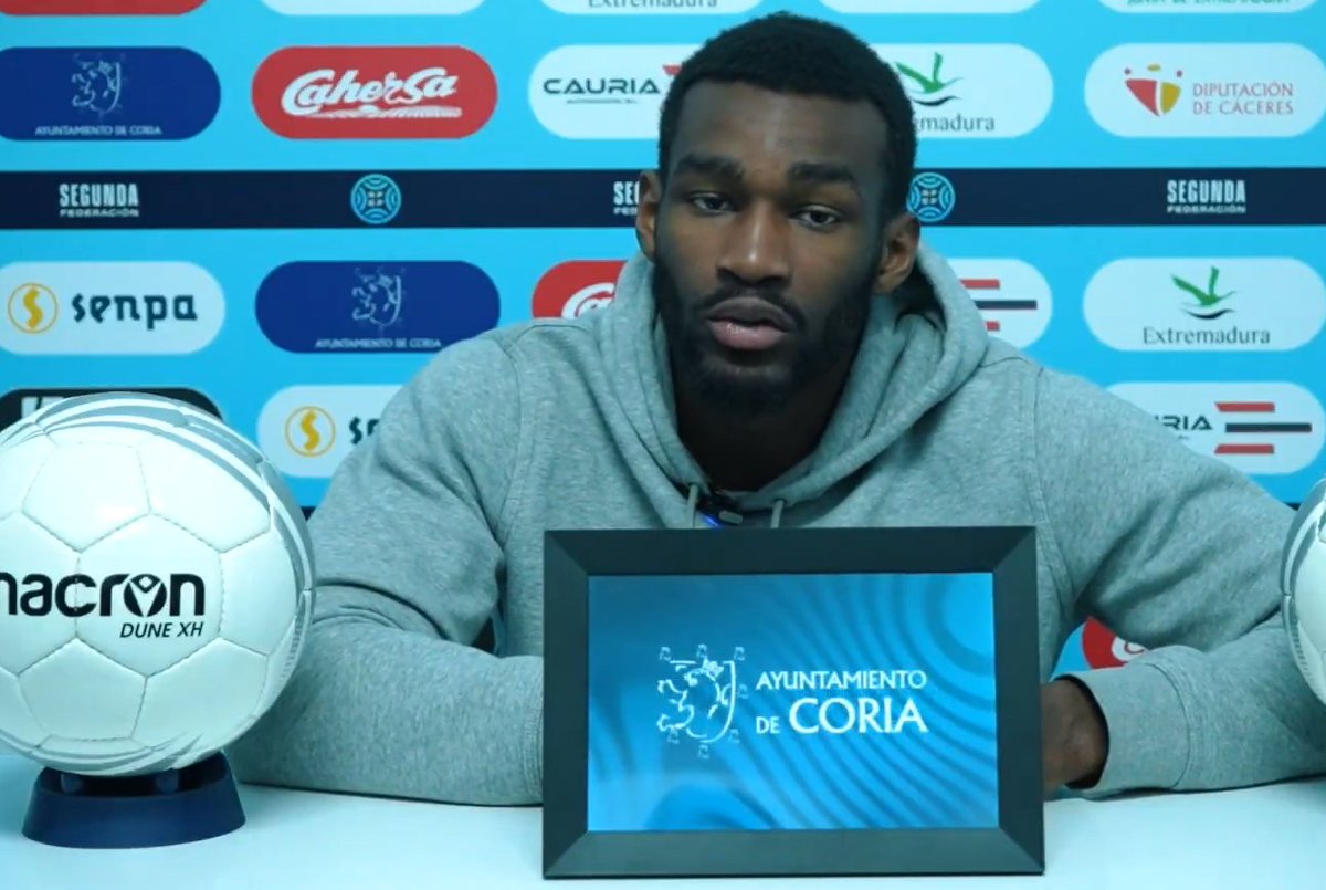 ⚽️Segunda Federación

𝐌𝐛𝐚 𝐲 𝐞𝐥 𝐂𝐨𝐫𝐢𝐚 𝐞𝐬𝐩𝐞𝐫𝐚𝐧 𝐫𝐞𝐚𝐜𝐜𝐢𝐨𝐧𝐚𝐫 𝐞𝐧 𝐌𝐨𝐬𝐜𝐚𝐫𝐝ó

El delantero del Coria, Domingo Mba, máximo goleador del conjunto celeste con ocho tantos esta temporada, afronta con ilusión la visita de este sábado (16.00 horas) al