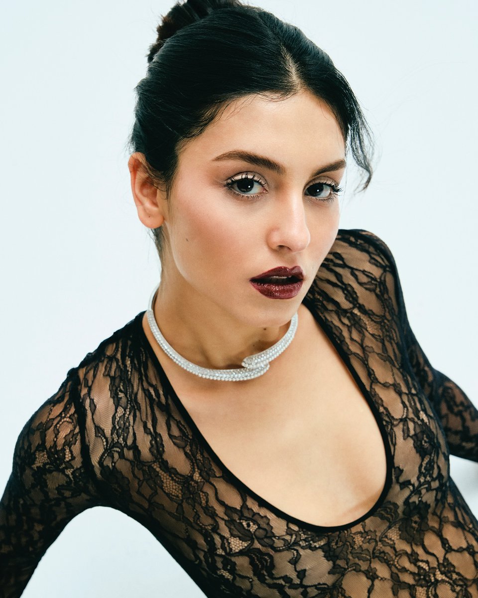 Rojbin Erden “Sevdiğim Sensin”de
🔷Gökçen Usta’nın yönettiği Star TV'nin Ay Yapım imzalı yeni dizisi "Sevdiğim Sensin"e genç kuşağın başarılı oyuncularından Rojbin Erden katıldı.
birsenaltuntas.com/dizi/rojbin-er…