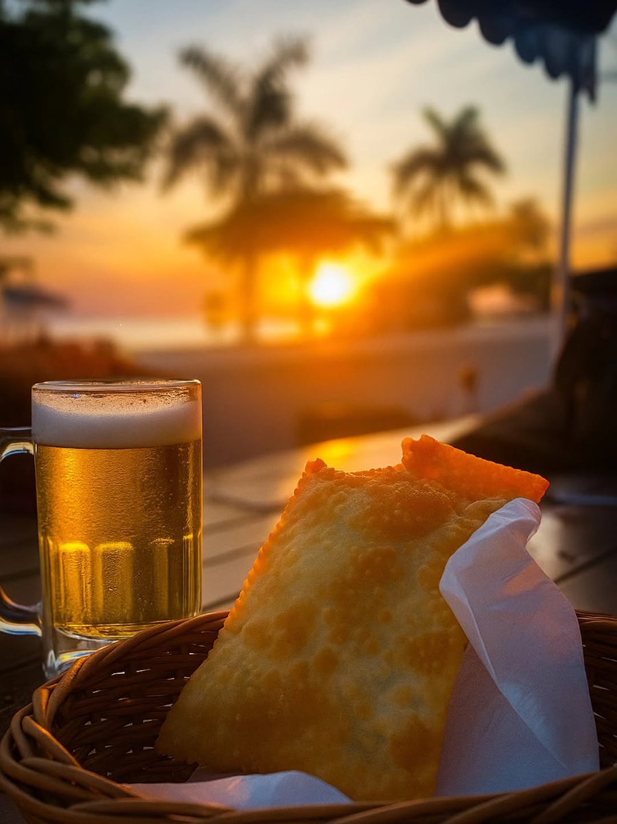 sheilaf022's tweet image. Combinação de tira-gosto perfeita!🍺🍺🍺🍺🍺
Beba com moderação/Se beber não dirija/Maiores de 18 anos.
#pastel #cerveja #RiodeJaneiro #Brasil #bebacommoderacao #sebebernaodirija