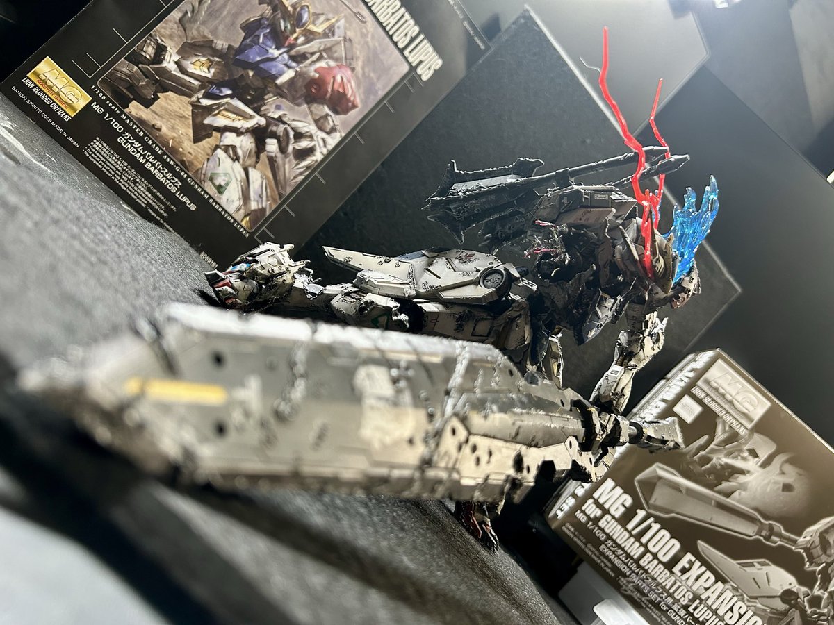 daruchannel's tweet photo. バルバトスルプス用拡張パーツセット
組み立て終わりました。
思ってた3倍デカくてビビりました。
でもクッソカッコイイし迫力ヤバイです。
エフェクトパーツも最高ッ😆
これは止まれない。
#ガンプラ好きと繋がりたい 
#ガンプラ
#ガンプラの画像を貼るとRTされると聞いて https://t.co/oq1JmBhvda