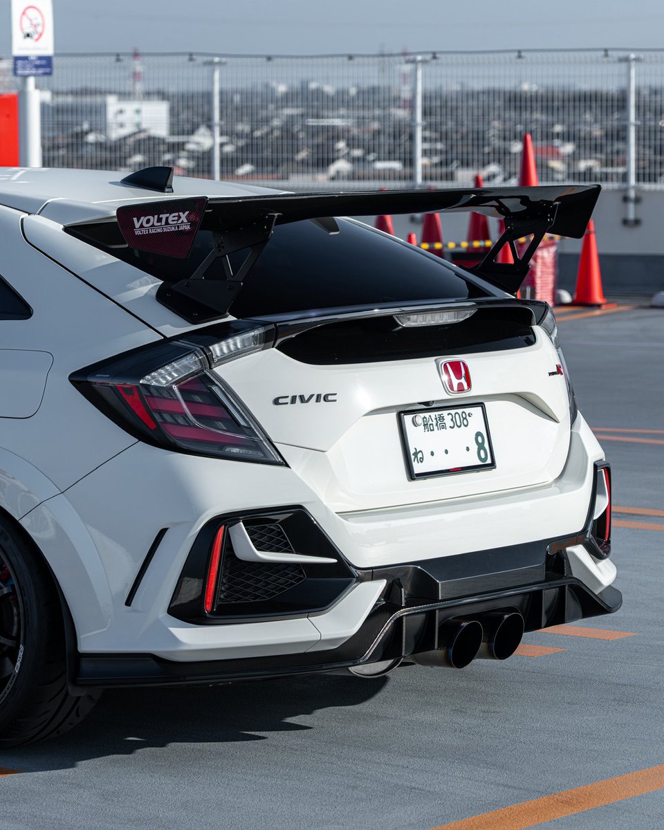 #リアウイングが魅力的選手権

VOLTEX TYPE 2