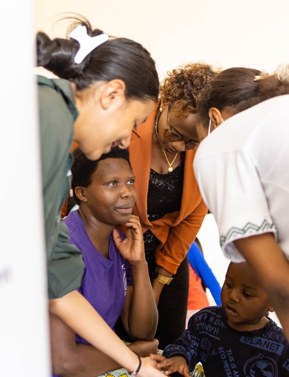 Destinyhelpr's tweet photo. These young leaders are truly shaping a compassionate future.

 #DestinyHelpers #TeenMothers #Bonjour #YouthLeadership https://t.co/QNV22XaJaO