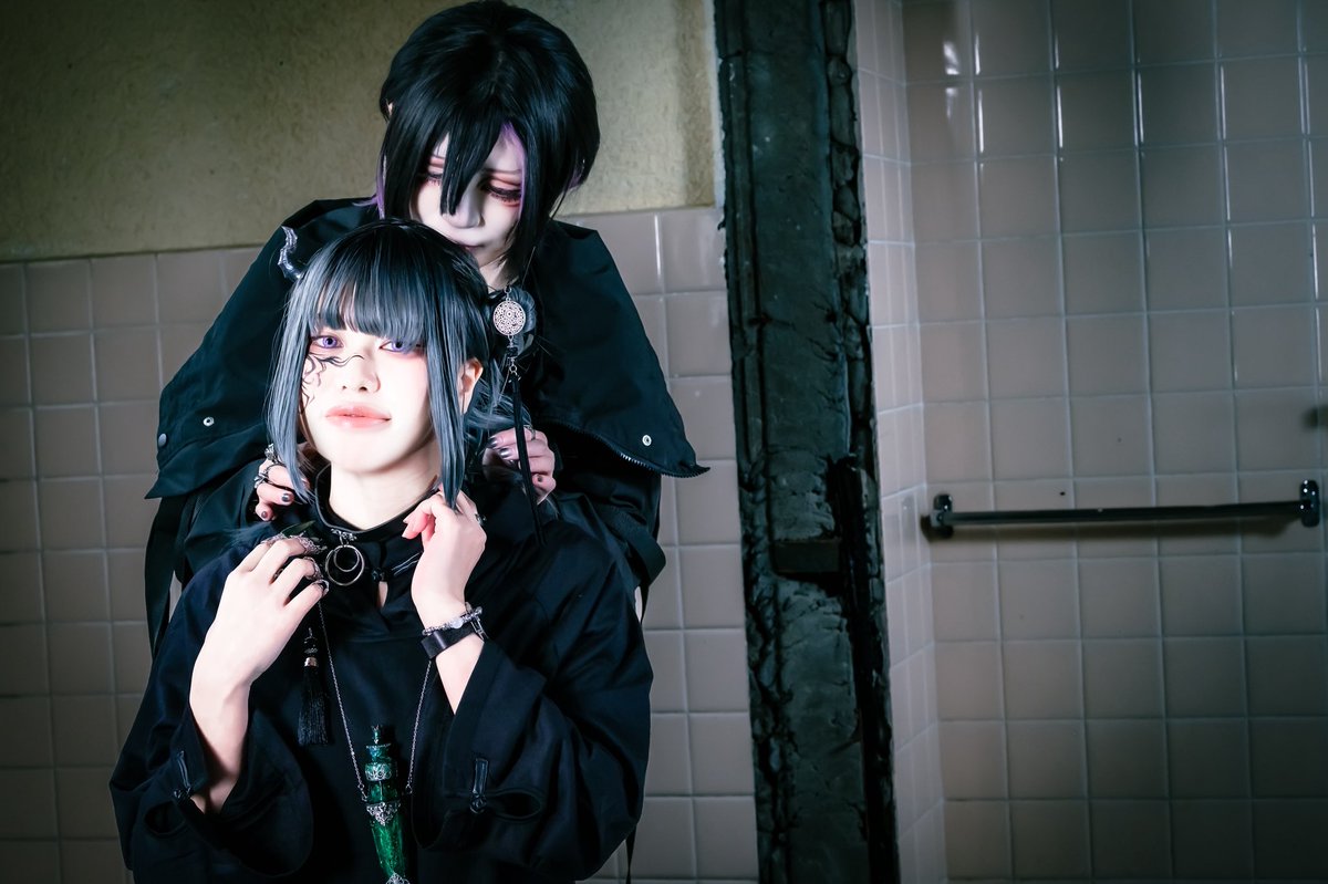 私は誰かの役に立ちたかった。
彼はこのチカラを「使える」と言ってくれた。

「いつか壊れるその時まで、たくさん使ってね」

そうして私は自分の未来と引き換えに、
仲間と居場所を手に入れた──┈

#天界追悼庁二次創作
#甘き感染ドラックパーティー2 公式マッチングにて
📷<a href="/NkzyRnrmtC/">ならさん/撮影依頼募集中/悪役連合📷️沙界妖怪芸術祭公式📷️/被写体募集中</a>