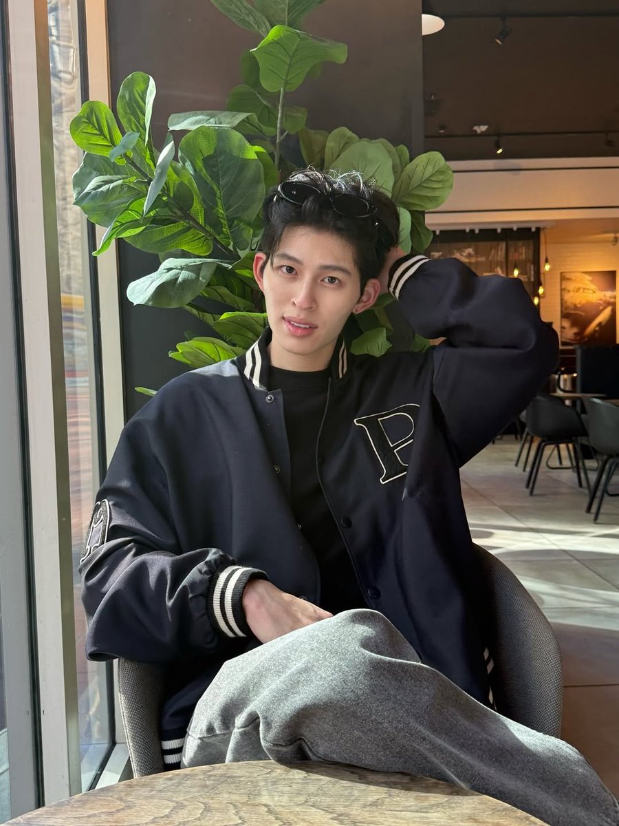 P = pond prada 😭😭😭
*STILLCRYING*