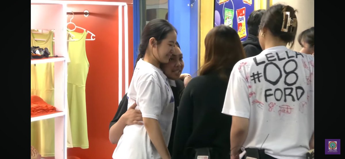 kryzrei_'s tweet photo. huwag nyo sila buwagin, never separate my capkrysmelle, thats my family 😭🤚🏻

BBS CARMELLE 
 #PBBCollab20StandWithYou https://t.co/kfheabylwf